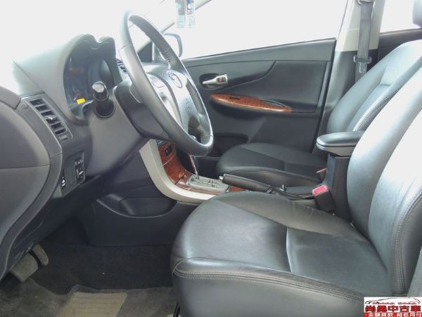 Toyota  Altis 銀 1.8 照片4