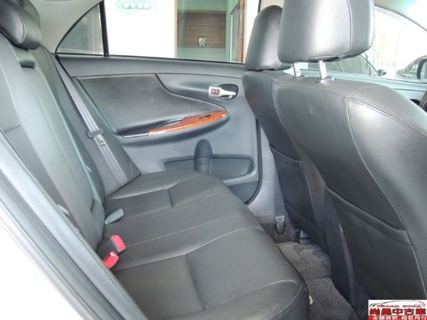 Toyota  Altis 銀 1.8 照片6