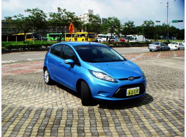 2012 Ford Fiesta 星耀藍 照片9