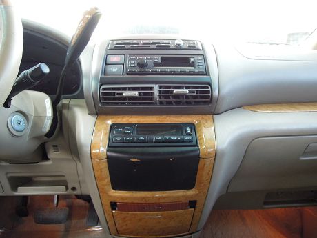 Nissan 日產 Serena QRV 照片4