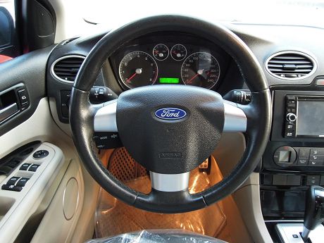 Ford 福特 Focus 1.8 照片6