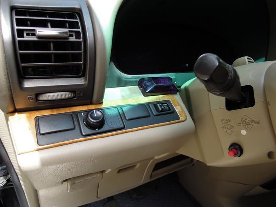 Nissan 日產 Serena QRV 照片5