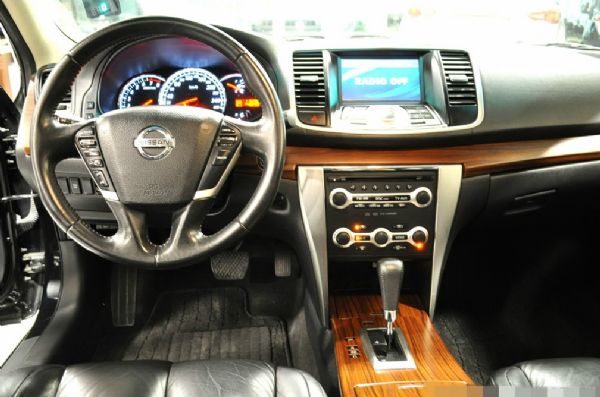 Nissan Teana 2.5L 照片2