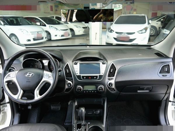 Hyundai Ix35 2.0L 照片2