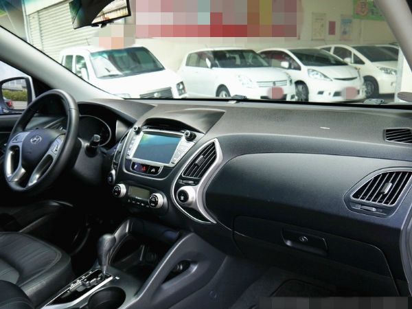 Hyundai Ix35 2.0L 照片3