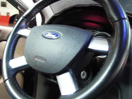 Ford 福特 Focus 1.8 照片3
