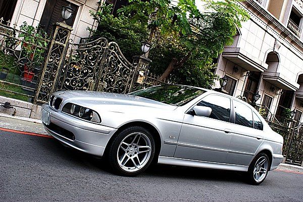 BMW 520I E39 2.2 照片1