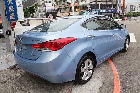 現代 ELANTRA 富士康汽車 照片3