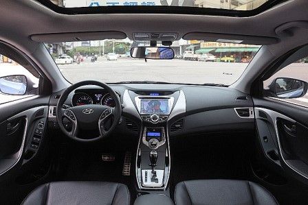 現代 ELANTRA 富士康汽車 照片4