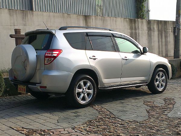 TOYOTA 豐田 RAV4 照片2