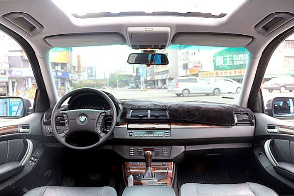 品皇 02年 BMW X5 照片5