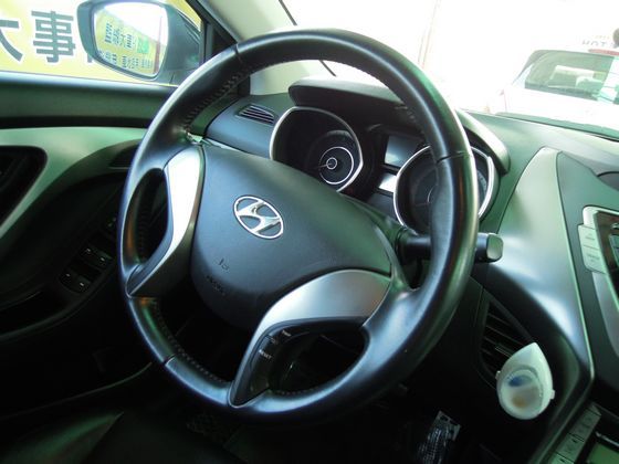 Hyundai 現代 Elantra  照片3