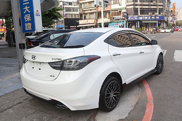 現代 ELANTRA 照片3