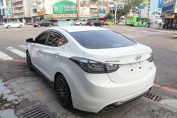 現代 ELANTRA 照片4