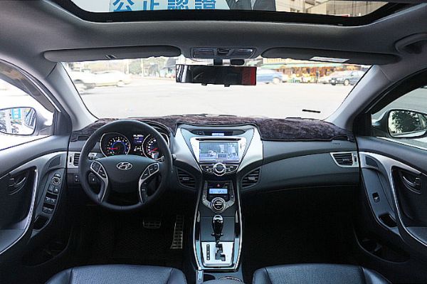 現代 ELANTRA 照片5