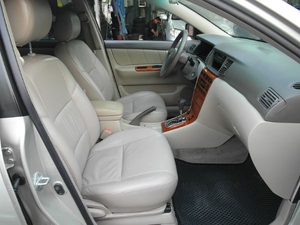 豐田 Altis 1.8 銀 照片4