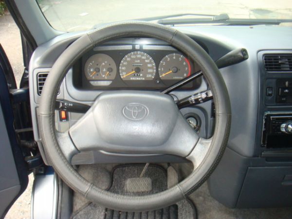 TOYOTA HIACE 照片6