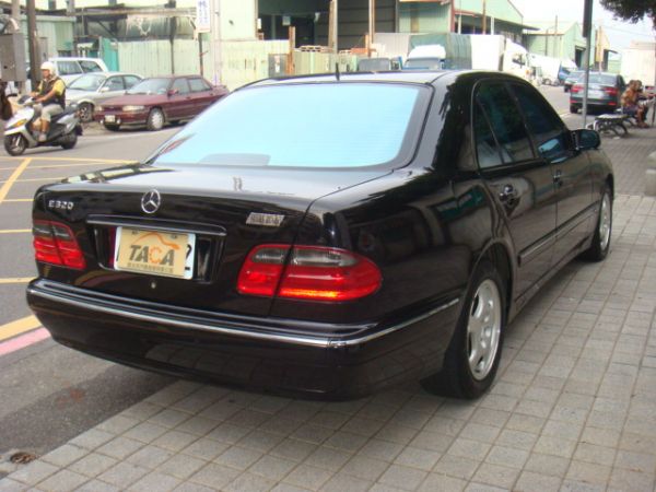 BENZ E320 照片2