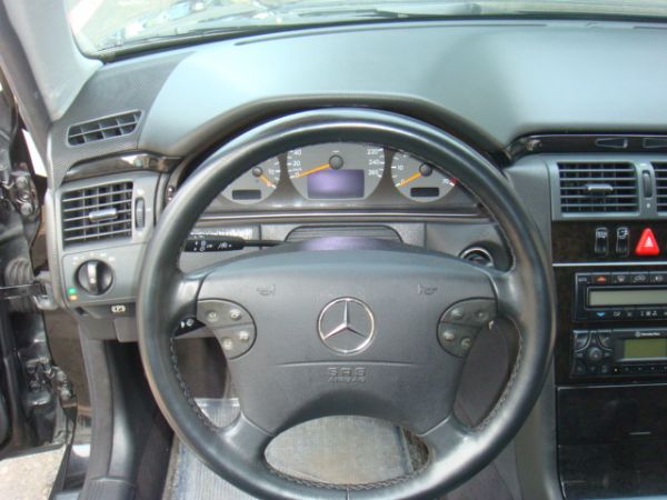 BENZ E320 照片9