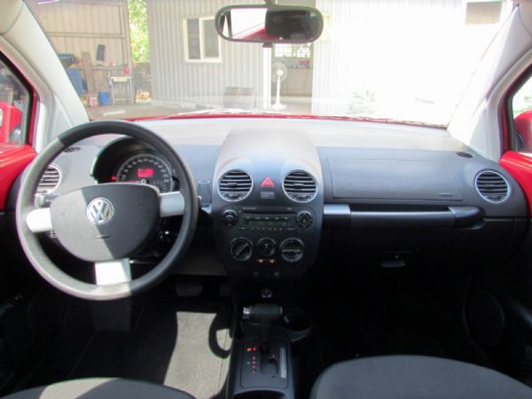 2011 VW Beetle 1.6 紅 照片8