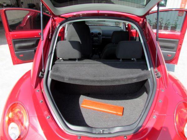 2011 VW Beetle 1.6 紅 照片9