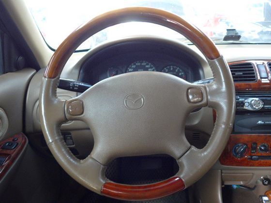 2000 Mazda 323 1.6 照片5