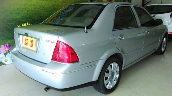 2003 Ford Tierra LS  照片7