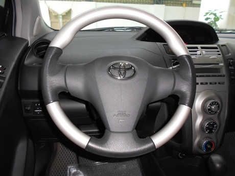 豐田 Yaris 1.5 銀 照片3