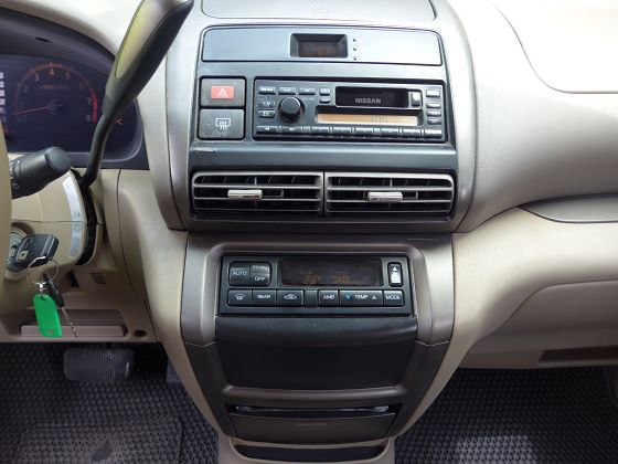 Nissan 日產 Serena QRV 照片4