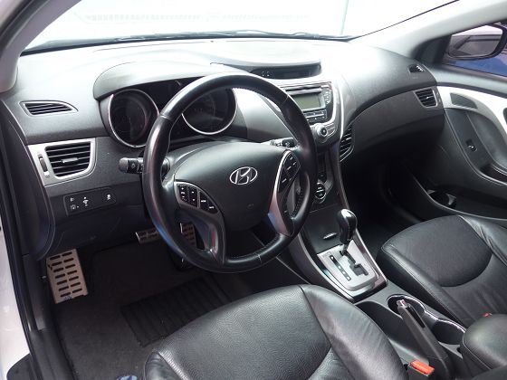 Hyundai 現代 Elantra 照片3