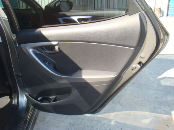 HYUNDAI ELANTRA 照片6