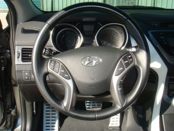 HYUNDAI ELANTRA 照片9