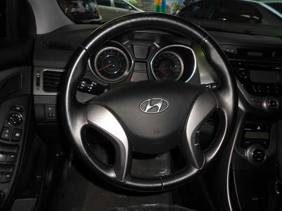 現代 Elantra 1.8 白 照片5