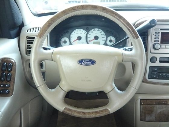 2004年 Ford 福特 Escape 照片5