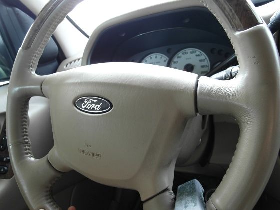 2004年 Ford 福特 Escape 照片3