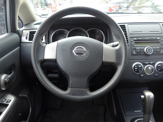 2011 Nissan Tiida1.8 照片3