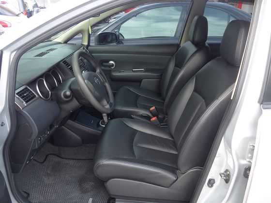 2011 Nissan Tiida1.8 照片6