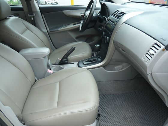 Toyota 豐田 Artis 1.8 照片3