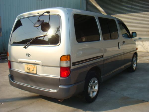 TOYOTA HIACE 照片2