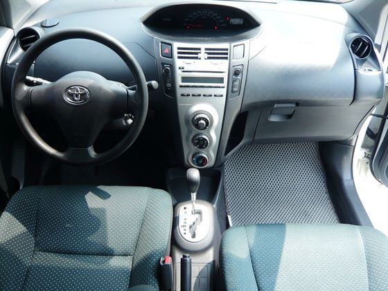 Toyota豐田  Yaris 1.5 照片2