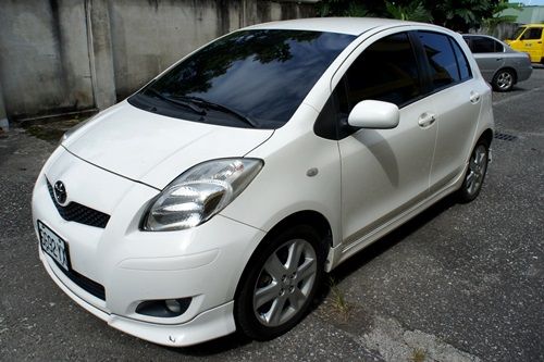 2010年 Yaris 頂級s版 1.5 照片2