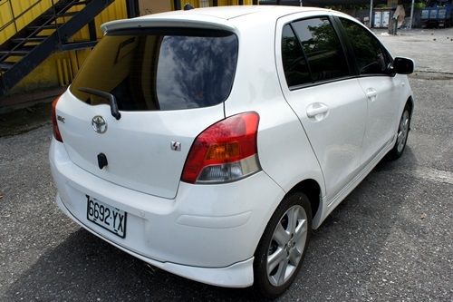 2010年 Yaris 頂級s版 1.5 照片2