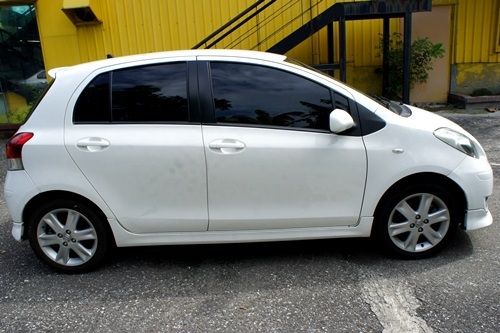 2010年 Yaris 頂級s版 1.5 照片4