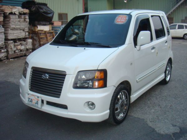 Suzuki solio капот