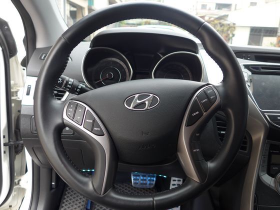 Hyundai 現代/Elantra 照片5