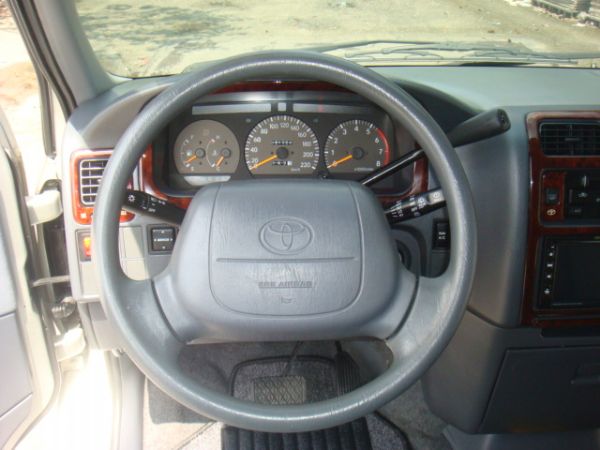 TOYOTA HIACE 照片9