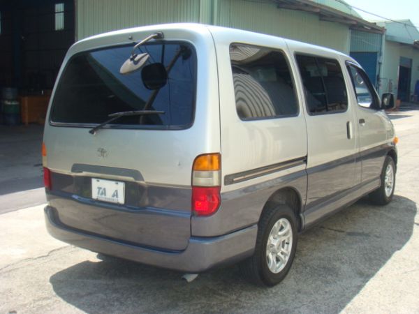 TOYOTA HIACE 照片2