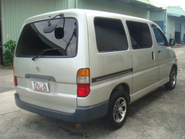 TOYOTA HIACE 照片2