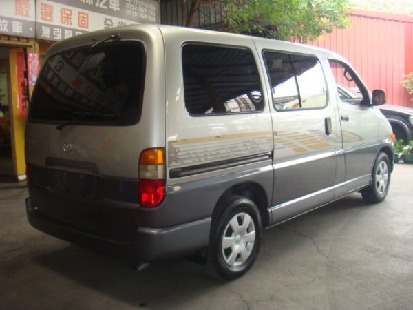 TOYOTA HIACE 照片2