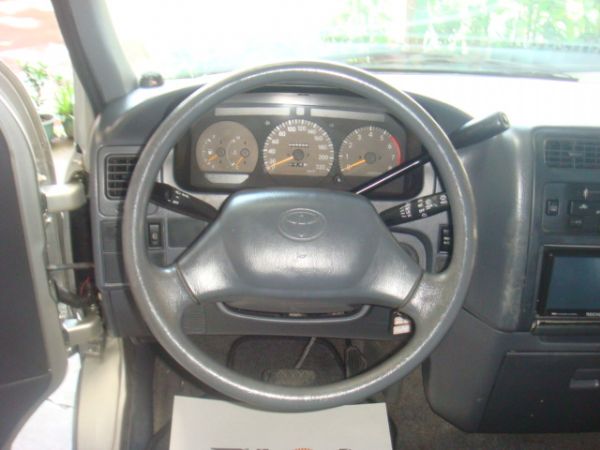 TOYOTA HIACE 照片5